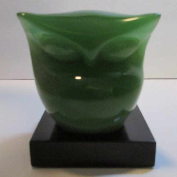green glass owl on black square base figure - Picture 6 of 7